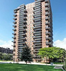 70 Park Street E 702, Mississauga, ON L5G 1M5