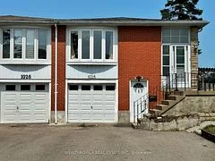 1028 Blairholm Avenue, Mississauga, ON L5C 1G4