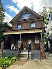 422 Clendenan Avenue Main, Toronto W02, On M6p 2x6