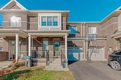 Att/Row/Townhouse in Brampton