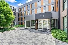 210 Sabina Drive 104, Oakville, ON L6H 7C3