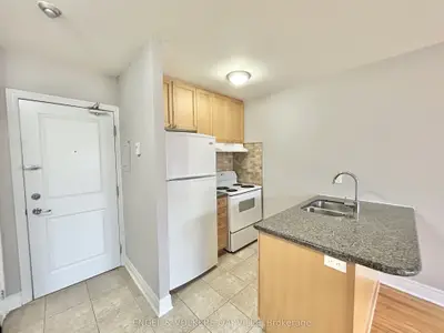 11 Thirty Third Street 303, Toronto W06, ON M8W 3G7