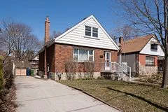40 Lippincott Street W, Toronto W04, ON M9N 1B4