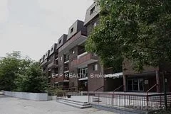 3025 The Credit Woodlands Road 330, Mississauga, ON L5C 2V3