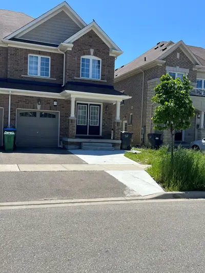 Att/Row/Townhouse in Brampton