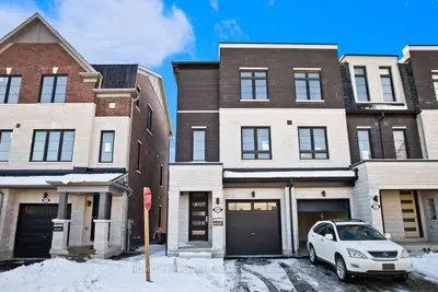 Att/Row/Townhouse in Mississauga