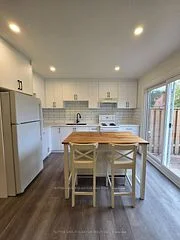 2602 Chisholm Court, Mississauga, ON L5C 3H9