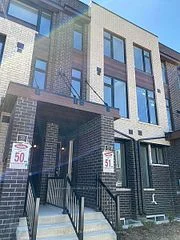 35 Creekbank Road Upper, Toronto W04, On M6l 0a4
