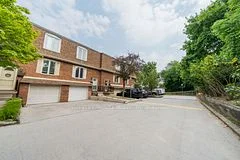 Condo Townhouse in Burlington