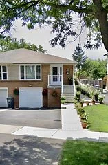 7044 Chigwel Court, Mississauga, ON L4T 1N4
