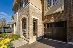 Att/Row/Townhouse in Oakville