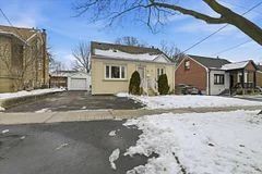 81 Haymarket Road, Toronto W05, ON M3L 1H8