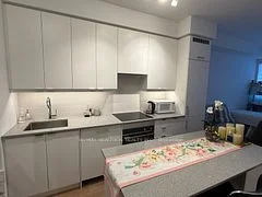 30 Elm Drive W 703, Mississauga, ON L5B 0N6