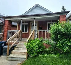 16 Sixteenth Street, Toronto W06, On M8v 3j8