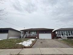 Upstair 10 Laskay Crescent, Toronto W05, ON M3N 1P3