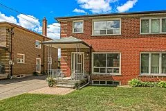 22 Woodenhill Court, Toronto W03, ON M6M 1K9