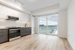 5 York Garden Way 603, Toronto W04, On M6a 2v1