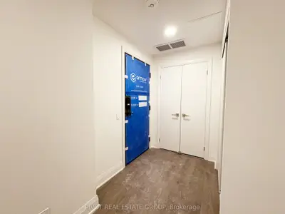 2 Erskine Road 906, Mississauga, ON L5B 0S1