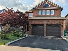 5533 Loonlake Avenue, Mississauga, ON L5V 2E3
