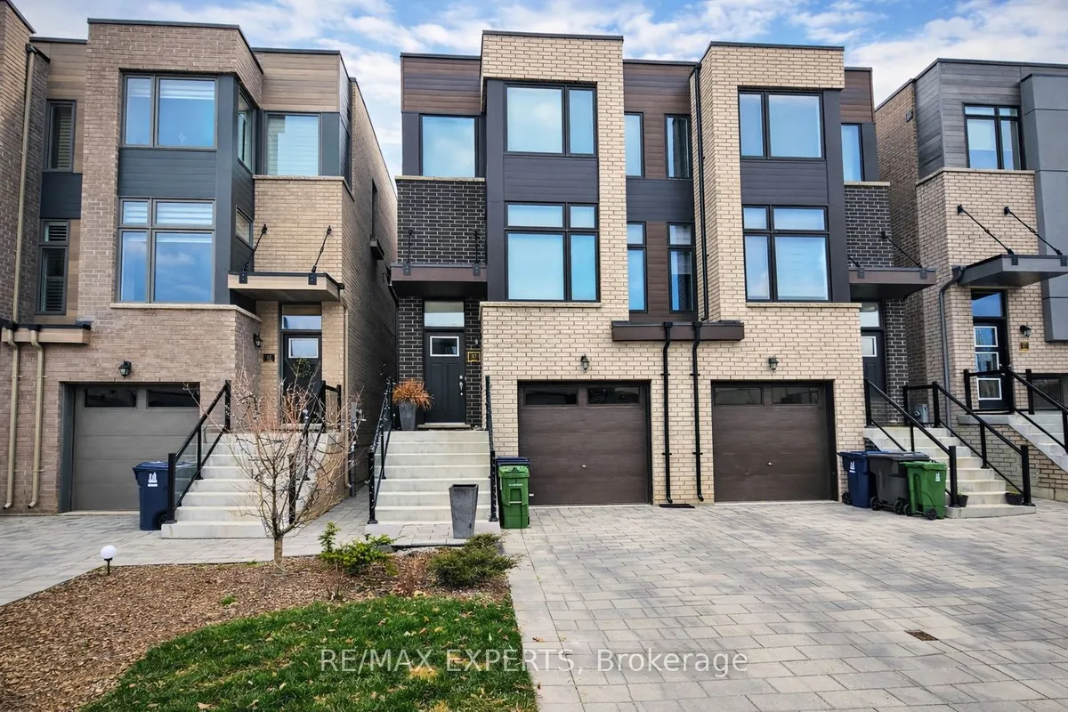15 Wild Rose Gardens, Toronto W04, ON M6L 0A5