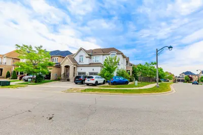1256 Jezero Crescent, Oakville, ON L6H 0B5