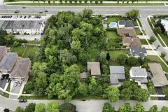 1050 BURNHAMTHORPE Road E, Mississauga, ON L4Y 2X6
