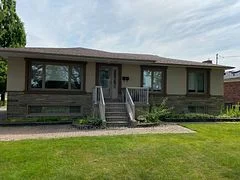 97 Maniza Road, Toronto W05, On M3k 1r9