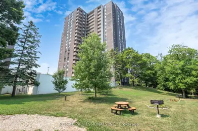 1535 Lakeshore Road E 806, Mississauga, ON L5E 3E2