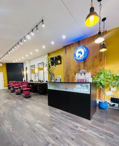 1568 Bloor Street W, Toronto W02, On M6p 1a4