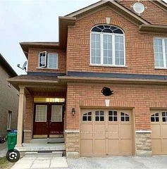 134 Breton Avenue, Mississauga, ON L4Z 4K5