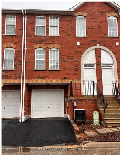 Condo Townhouse in Mississauga