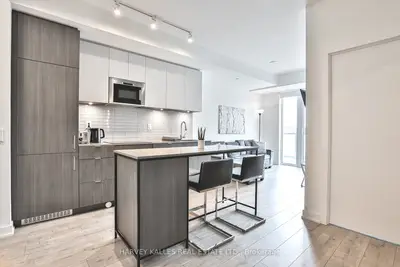 215 Lakeshore Road W 338, Mississauga, On L5h 1g5
