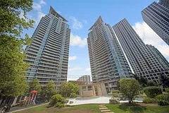 1 Elm Drive 302, Mississauga, On L5b 4m1