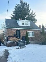15 College Street, Toronto W10, On M9v 1h4
