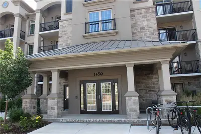 Condo Apartment in Milton