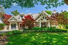 71 Ennisclare Drive W, Oakville, ON L6J 4N3