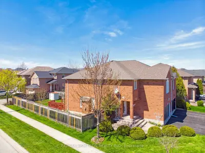 2151 Glenhampton Road, Oakville, ON L6M 3X2