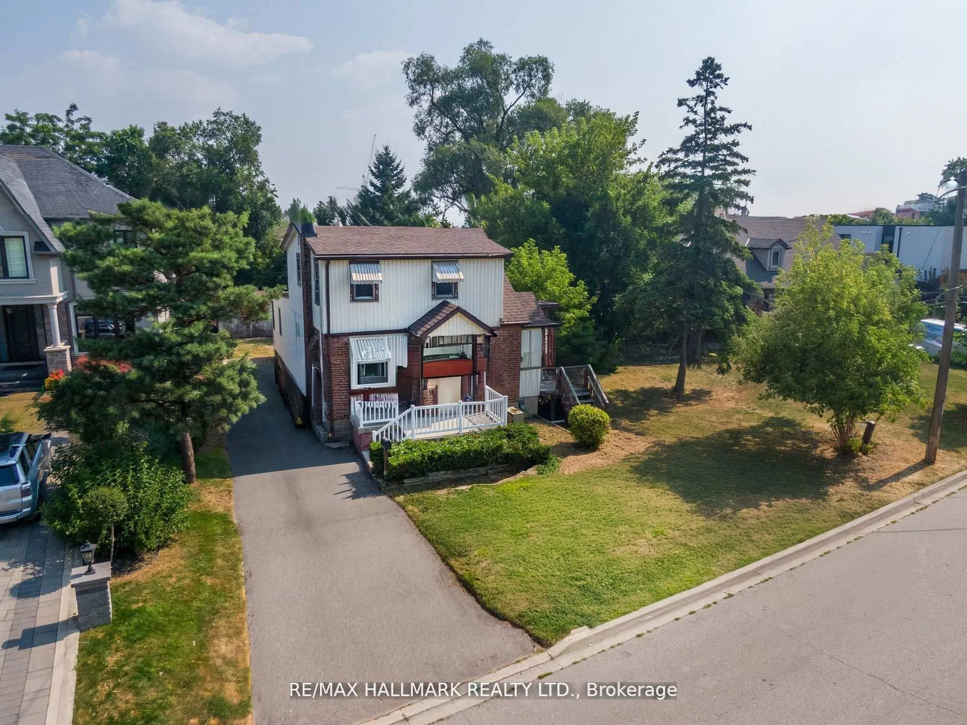 724-728 Montbeck Crescent, Mississauga, ON L5G 1P3