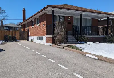 240 Wellesworth Drive Upper, Toronto W08, On M9c 4s6