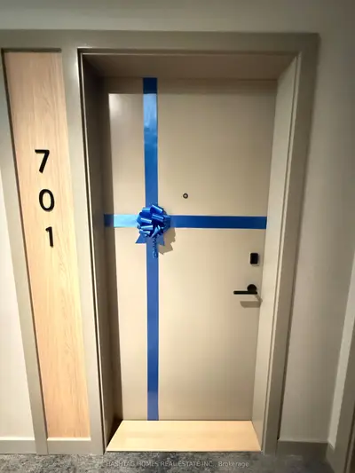 Condo Apartment in Milton