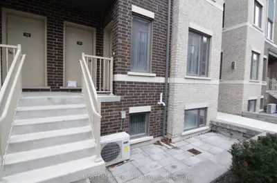 10 LLOYD JANES Lane TH 200, Toronto W06, ON M8V 0J6