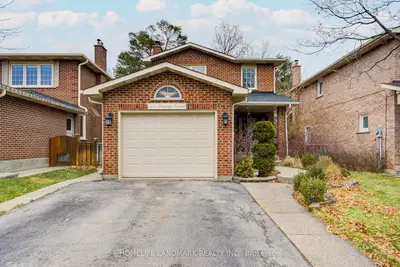 Detached in Oakville