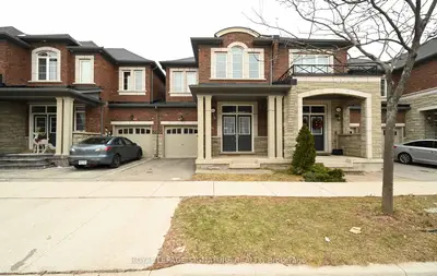 Att/Row/Townhouse in Oakville