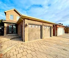 482 Laurentian Avenue, Mississauga, ON L4Z 2K4