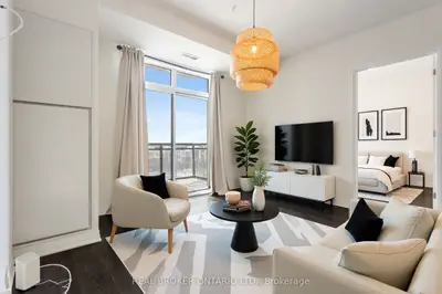 Condo Apartment in Milton