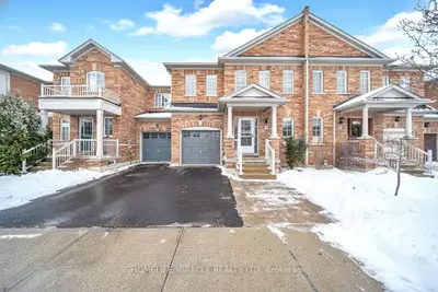 Att/Row/Townhouse in Milton