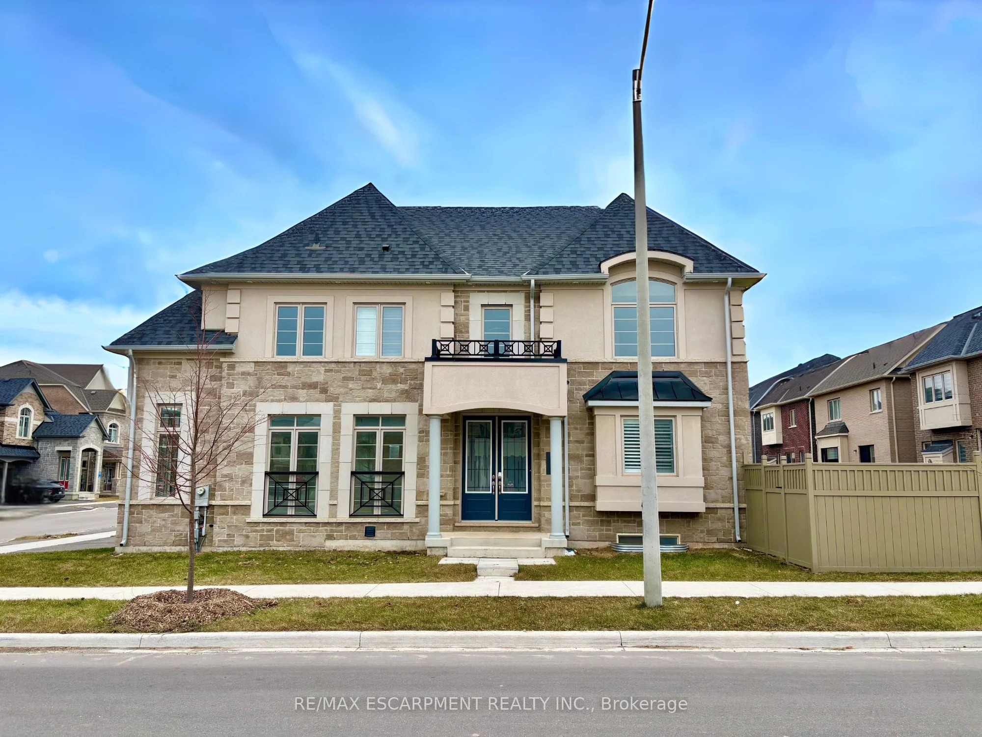 3923 Koenig Road, Burlington, ON L7M 0Z8