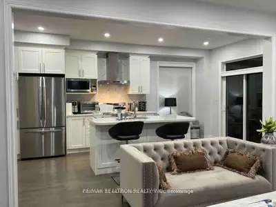 Att/Row/Townhouse in Oakville