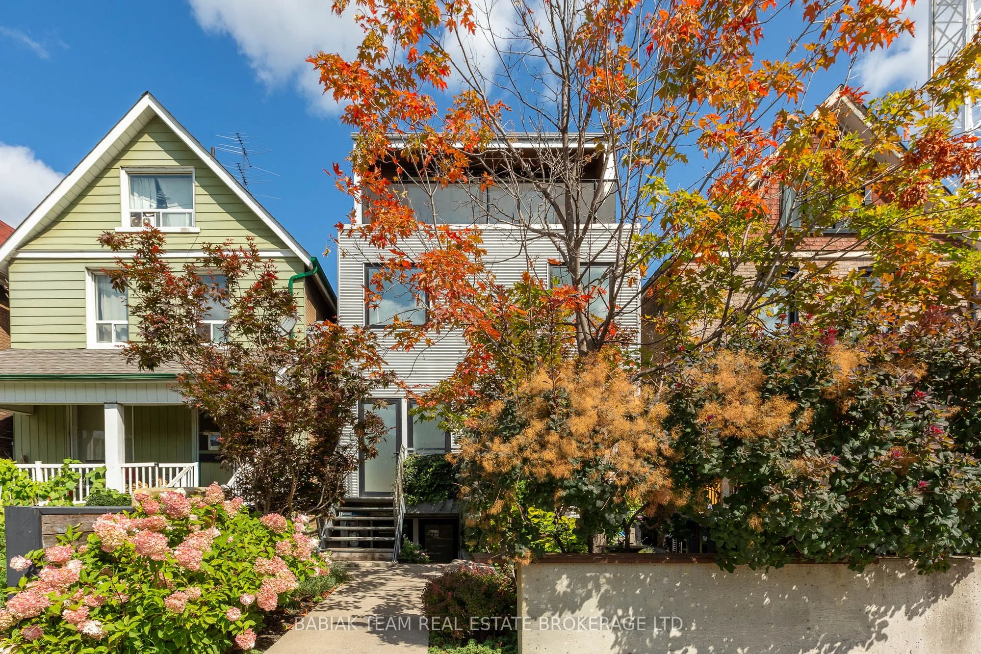 3212 Dundas Street W, Toronto W02, On M6p 2a3