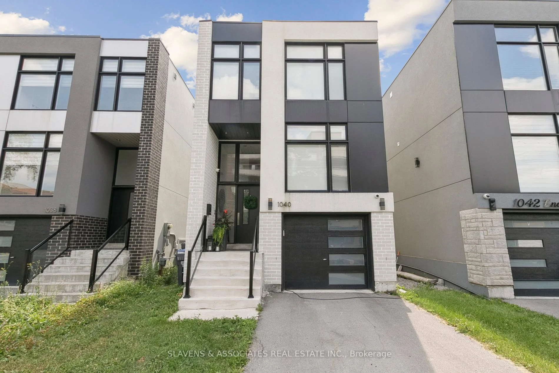 1040 Enola Avenue, Mississauga, On L5g 4a9